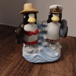 Surfing Sam and Sandy Sunshine penguins musical